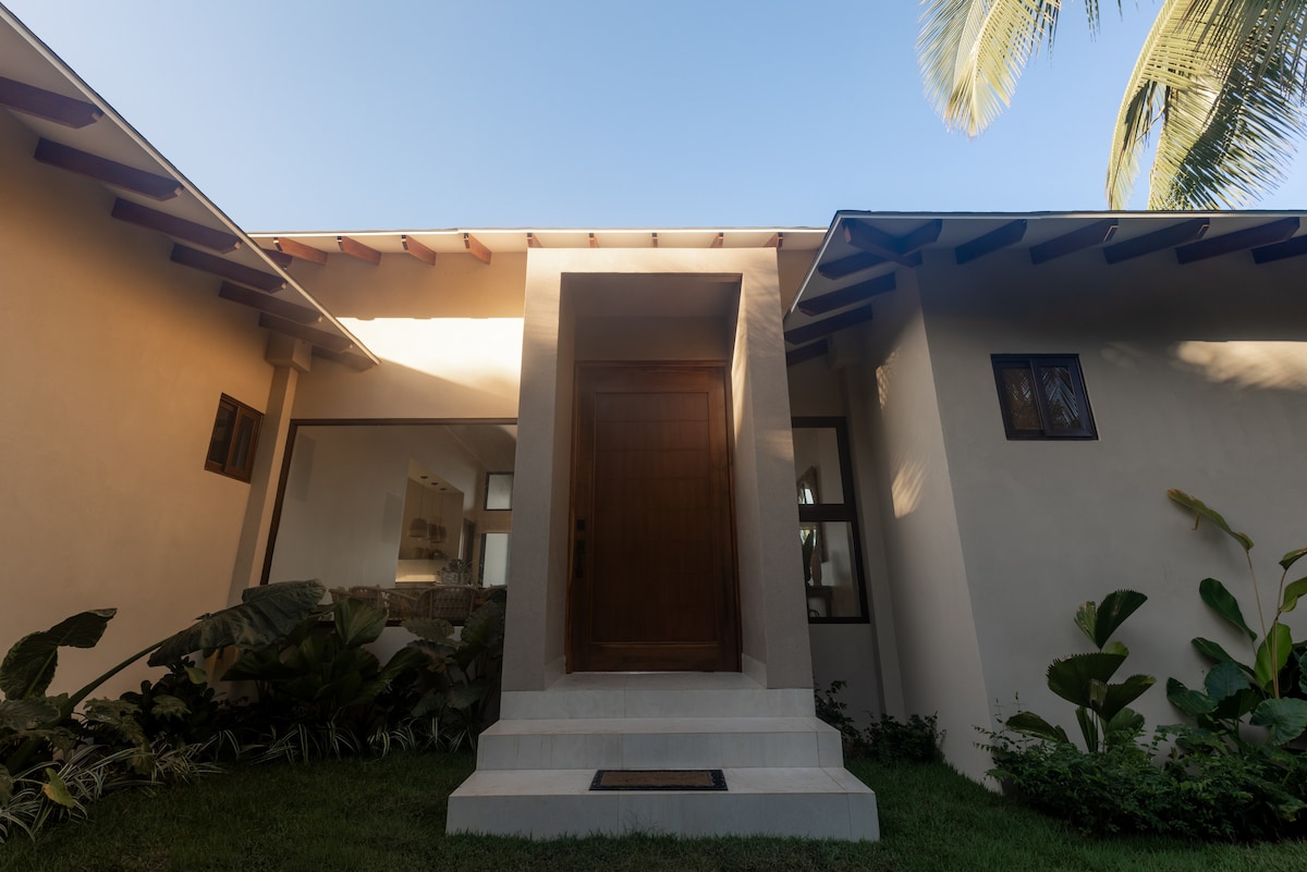 Casa Zola al atardecer